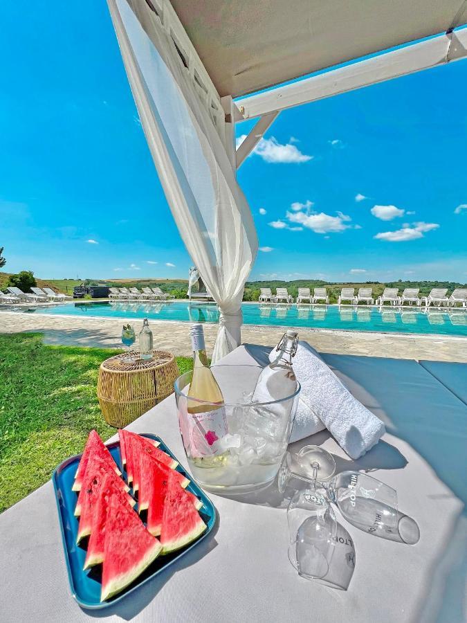 Hilltop Borbirtok & Etterem Hotel Neszmely Exterior photo